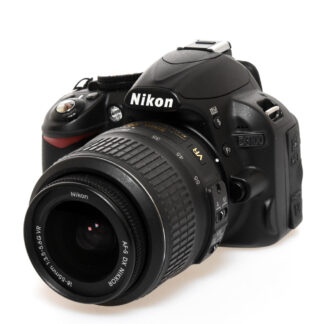 Nikon D3100 DSLR+ Nikkor AF-S 18-55mm f/3.5-5.6G VR Begagnad
